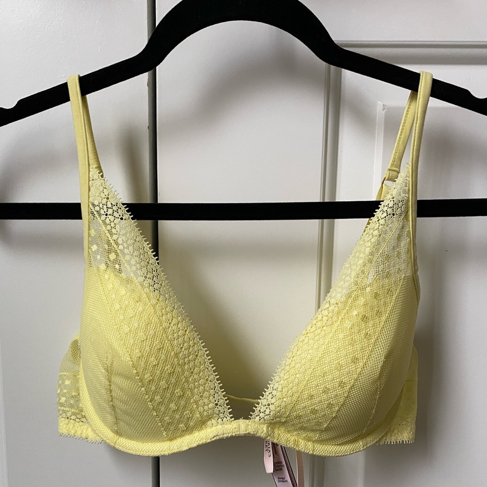 Victorias Secret, yellow lacy bra, 32D with adjustable straps
